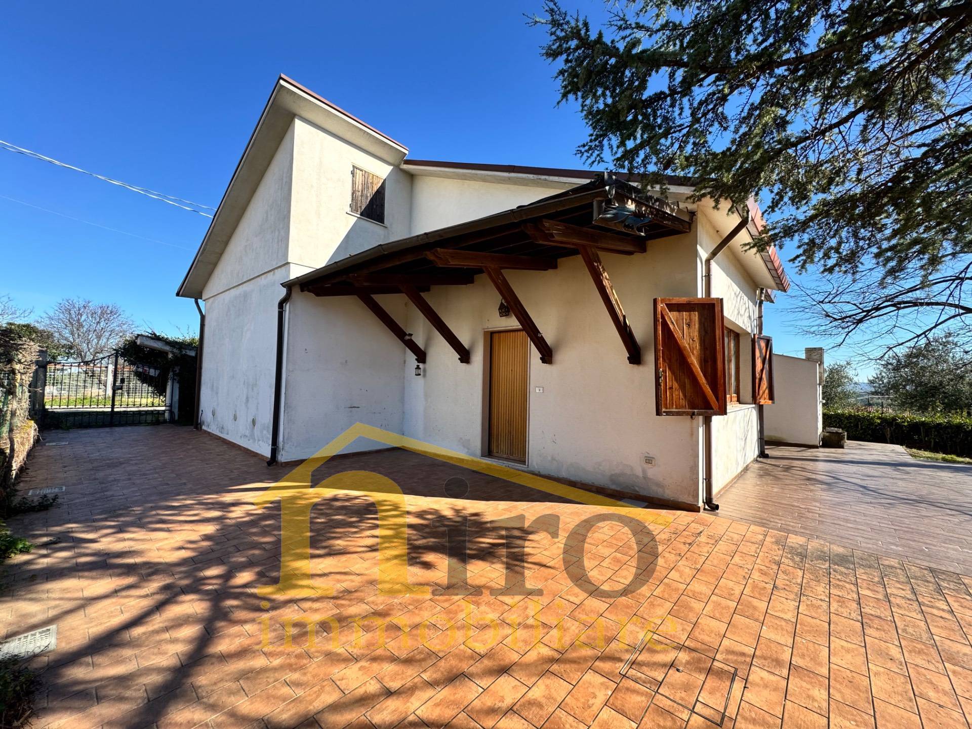 Casa singola in vendita a Moscufo, Senarica-Vertilina