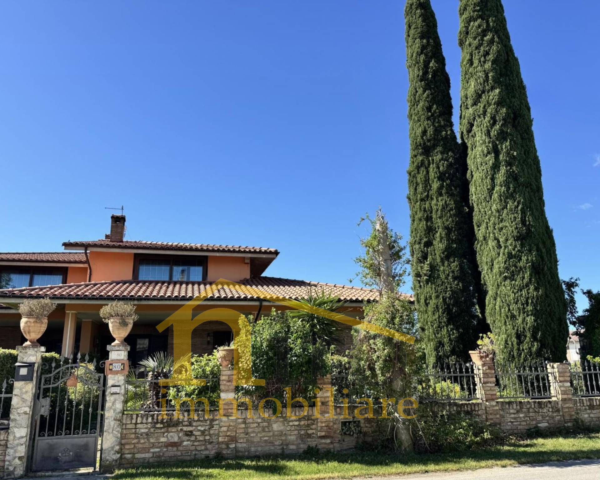 Villa in vendita a Nocciano, Collina