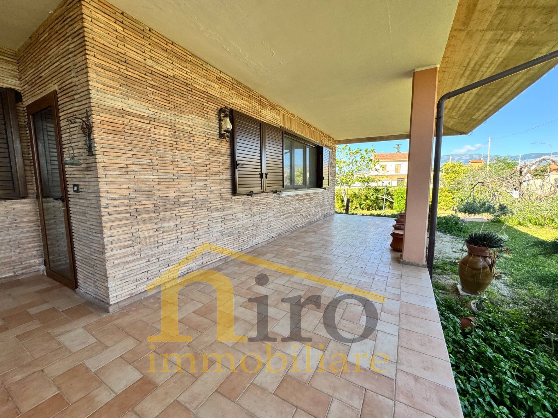 Villa in vendita a Nocciano, Collina