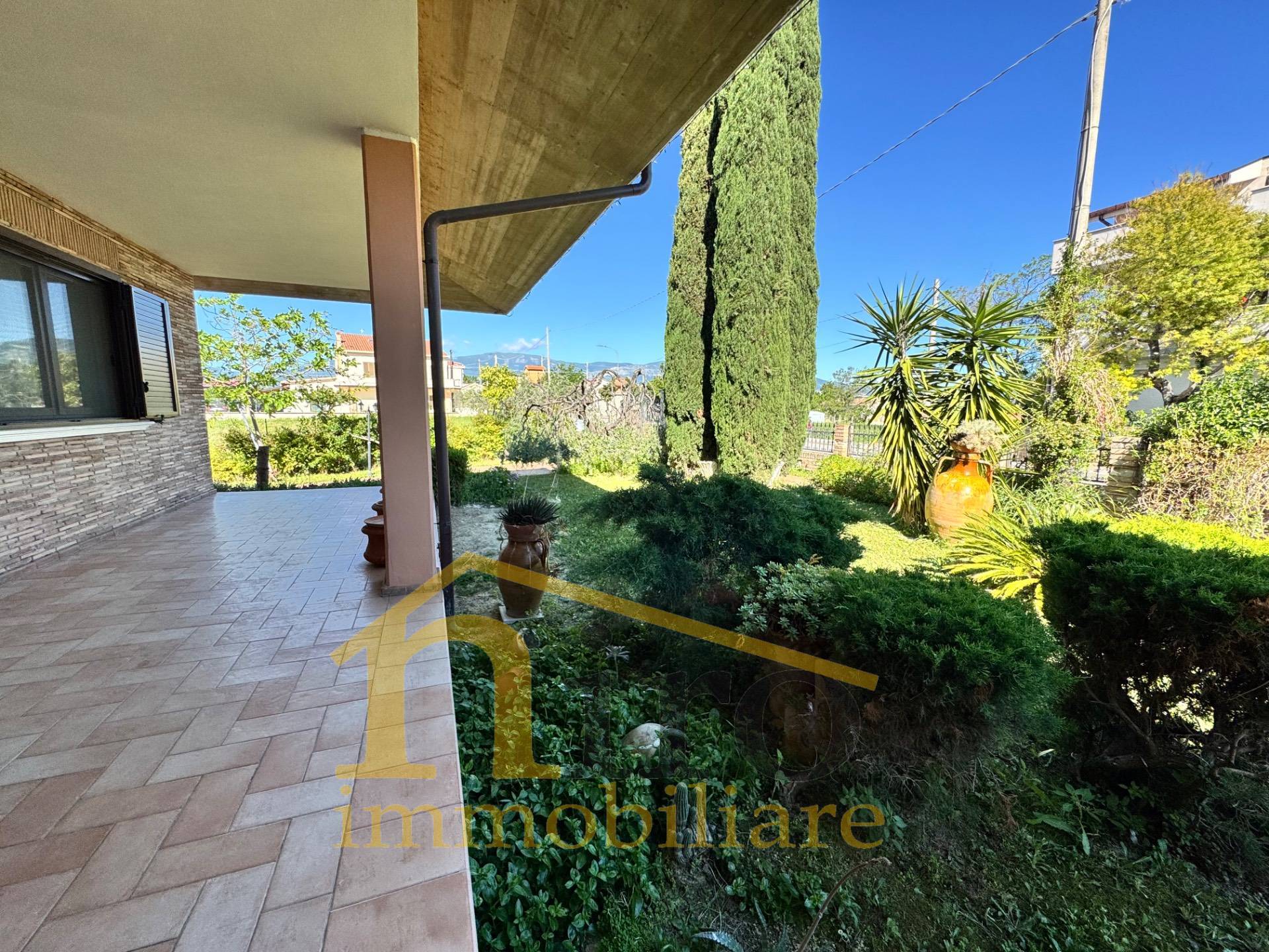 Villa in vendita a Nocciano, Collina