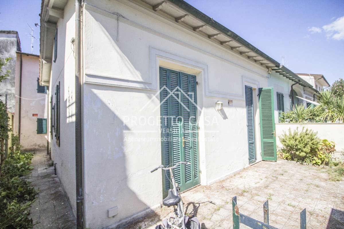 Casa indipendente da ristrutturare, Camaiore lido di