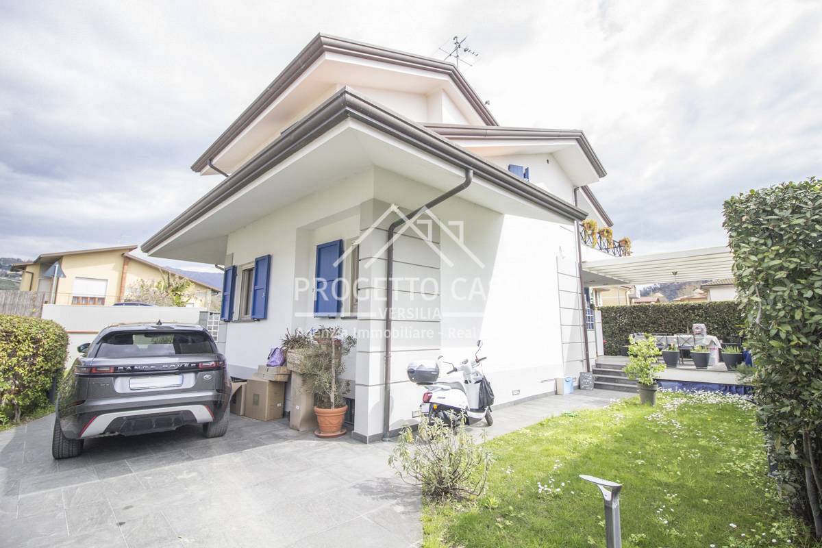 Casa / Villa in vendita a Massarosa, Pian di Mommio / Pian di Conca