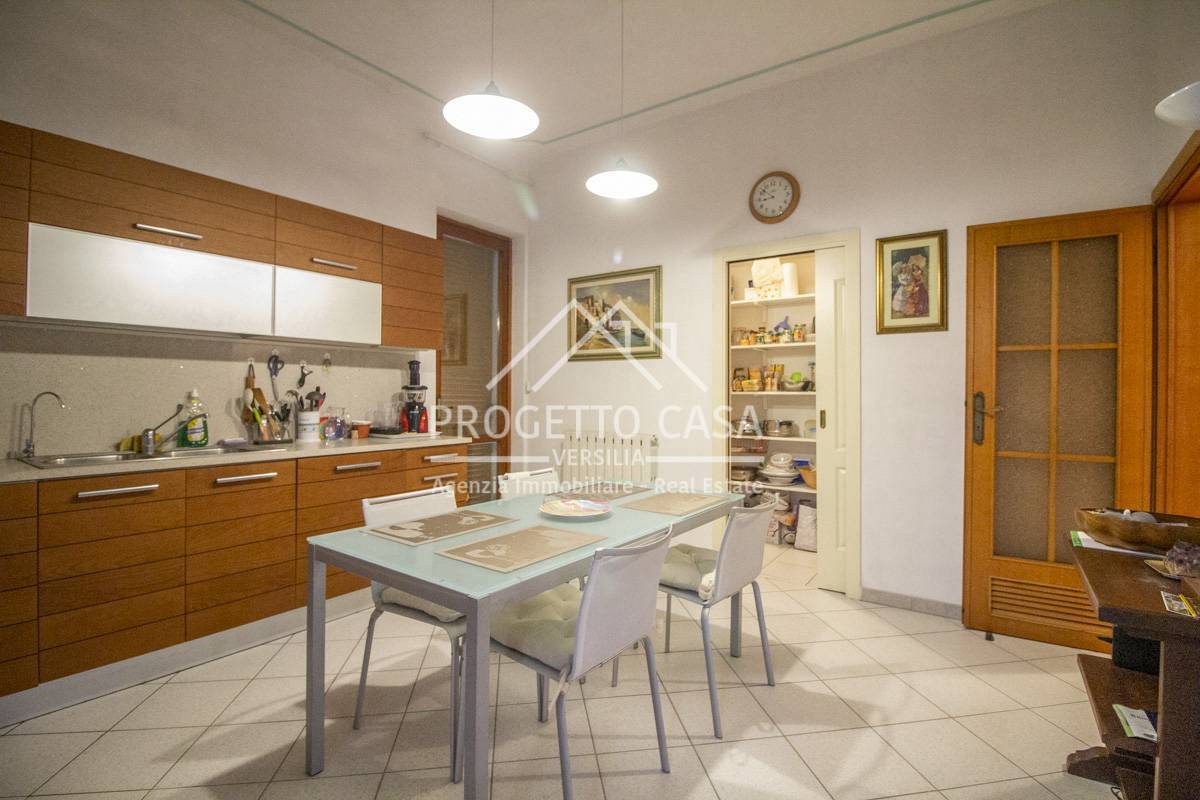 Casa / Villa in vendita a Viareggio, Torre del Lago Puccini