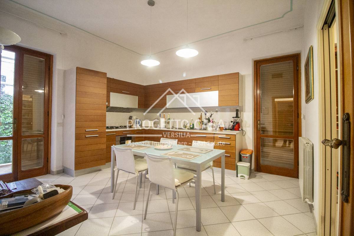 Casa / Villa in vendita a Viareggio, Torre del Lago Puccini