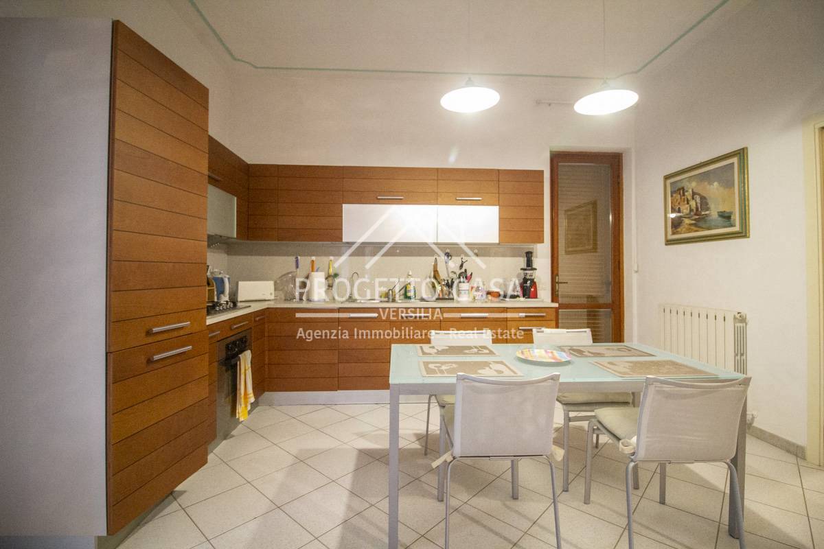 Casa / Villa in vendita a Viareggio, Torre del Lago Puccini