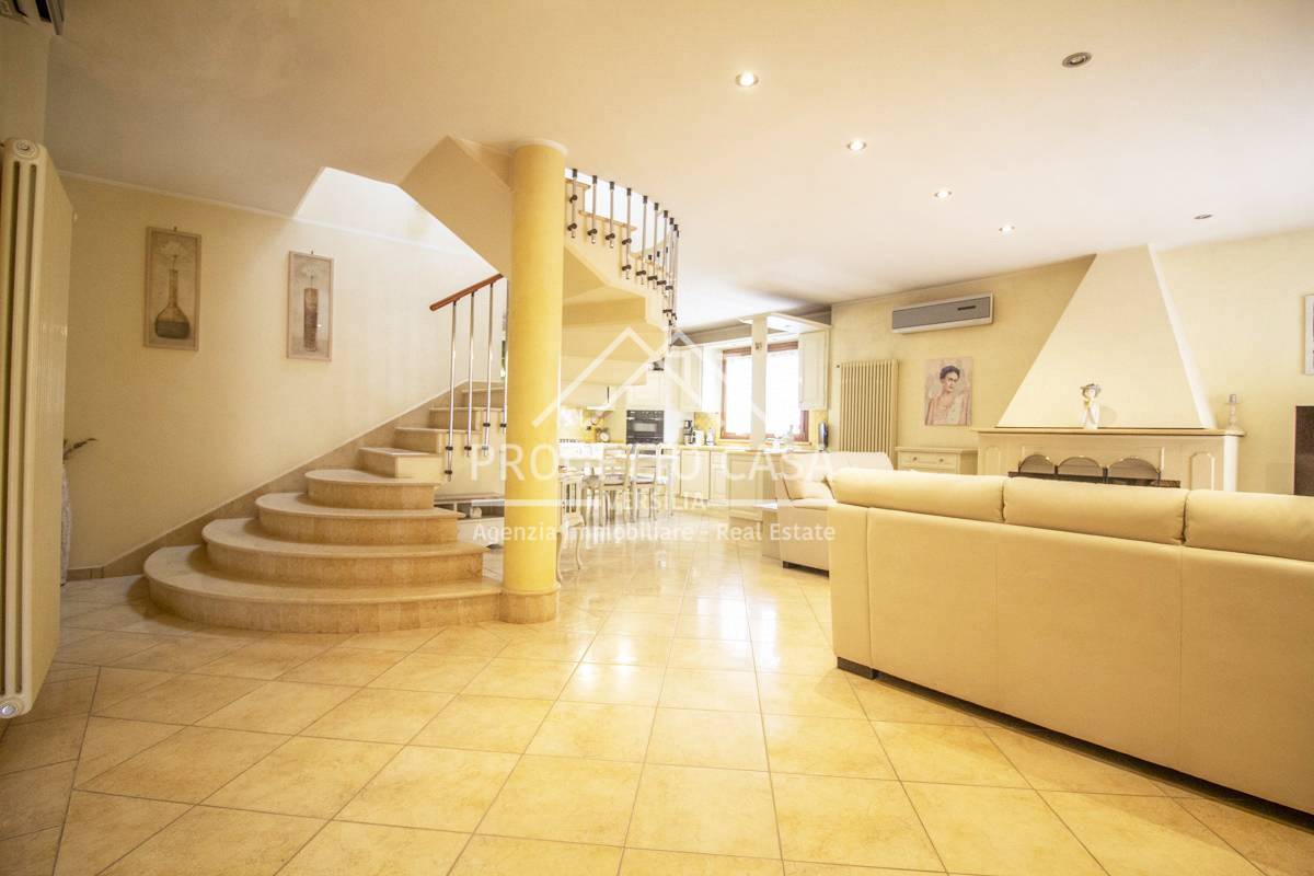 Casa / Villa in vendita a Viareggio, Torre del Lago Puccini