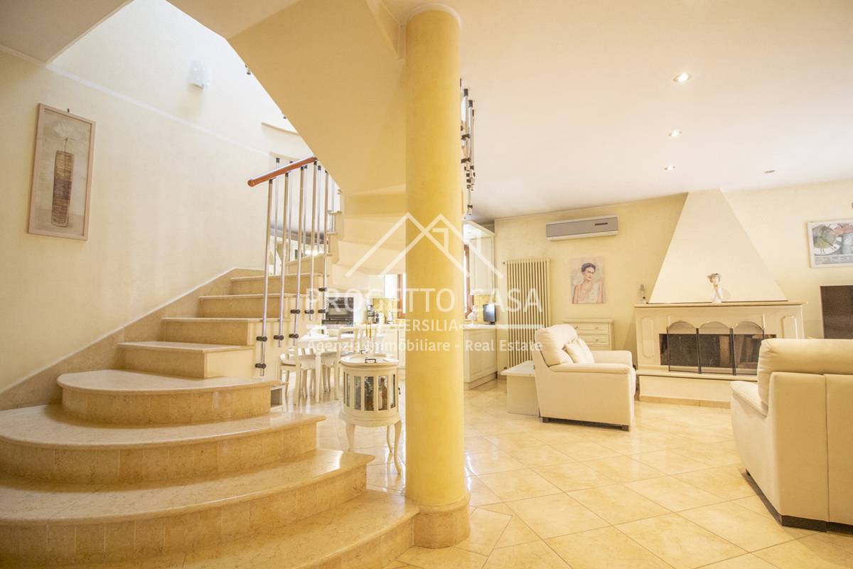 Casa / Villa in vendita a Viareggio, Torre del Lago Puccini