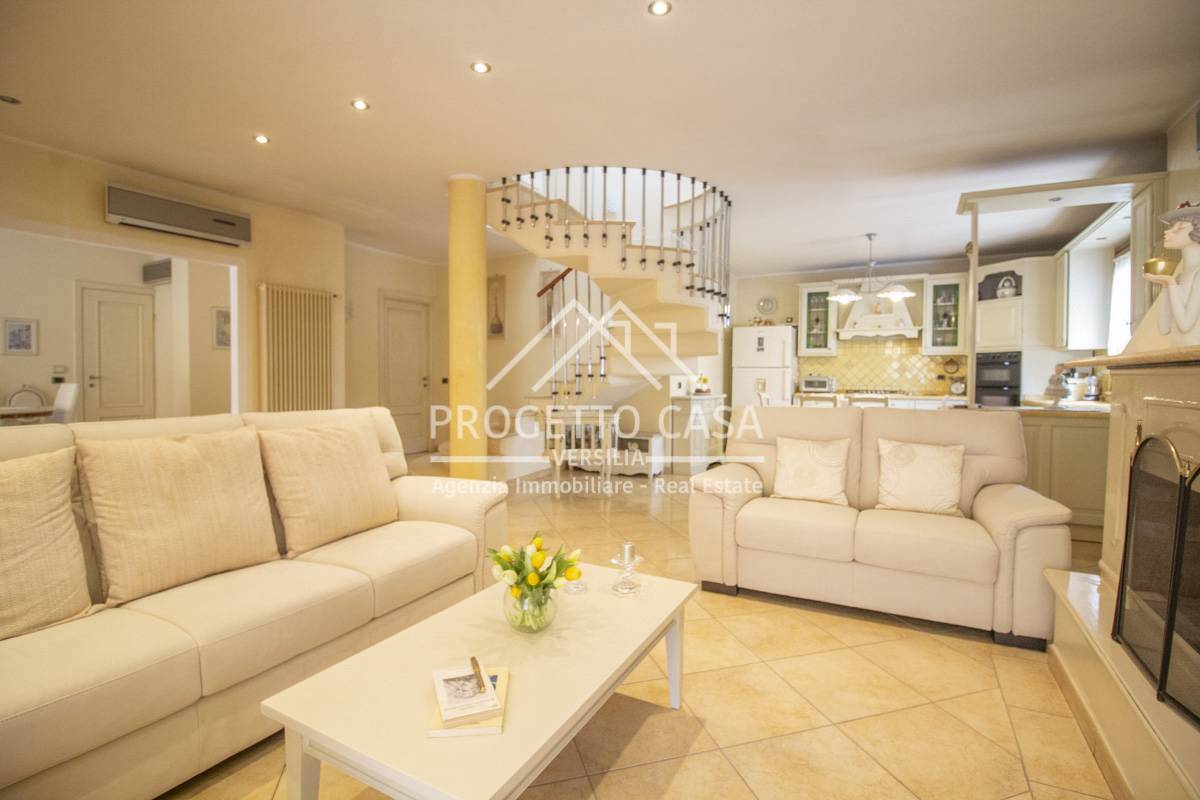 Casa / Villa in vendita a Viareggio, Torre del Lago Puccini