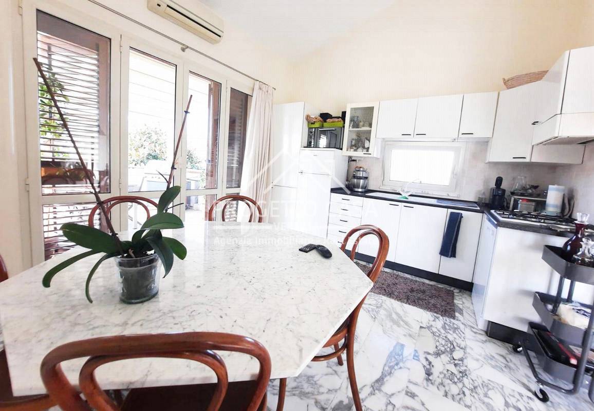 Appartamento in vendita a Viareggio, Campo d'Aviazione / Darsena