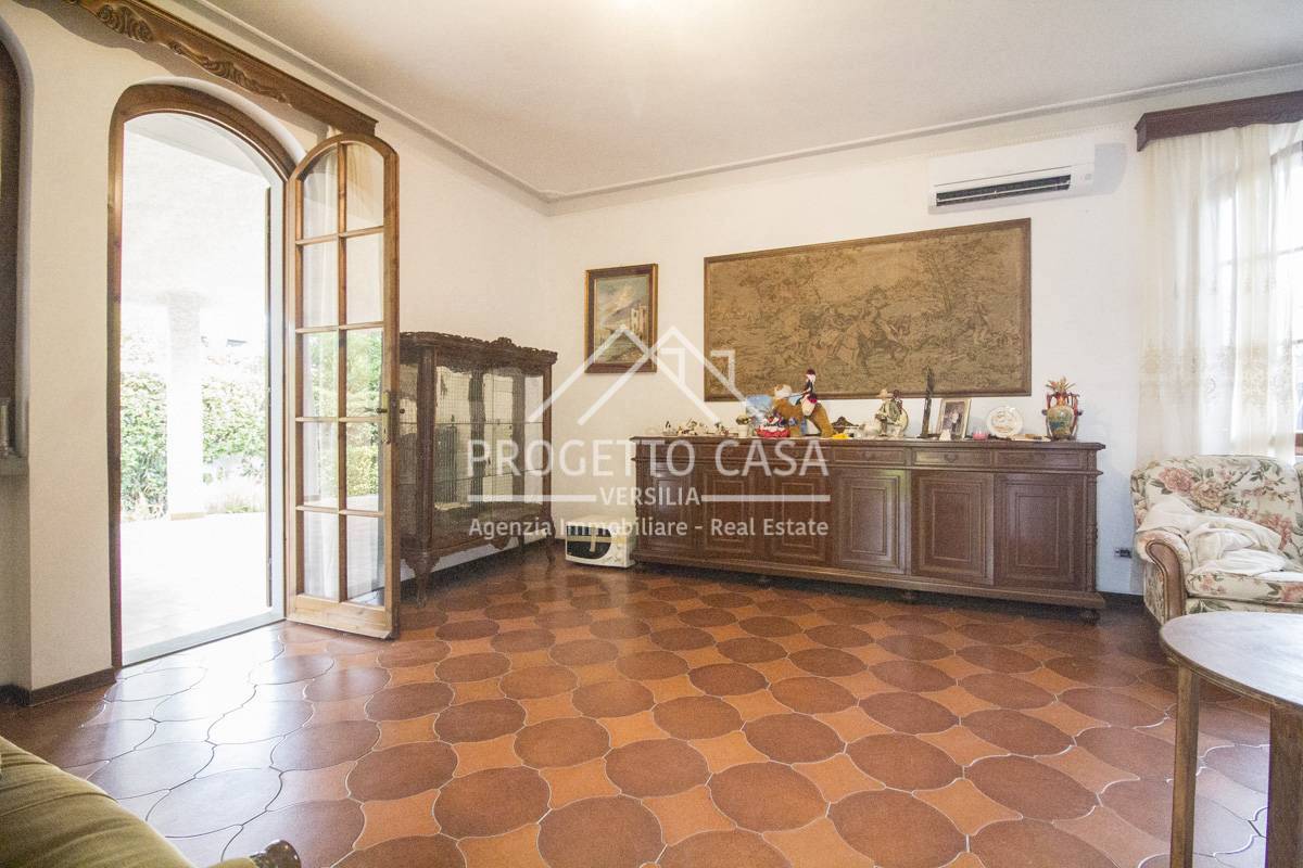 Casa / Villa in vendita a Viareggio, Torre del Lago Puccini