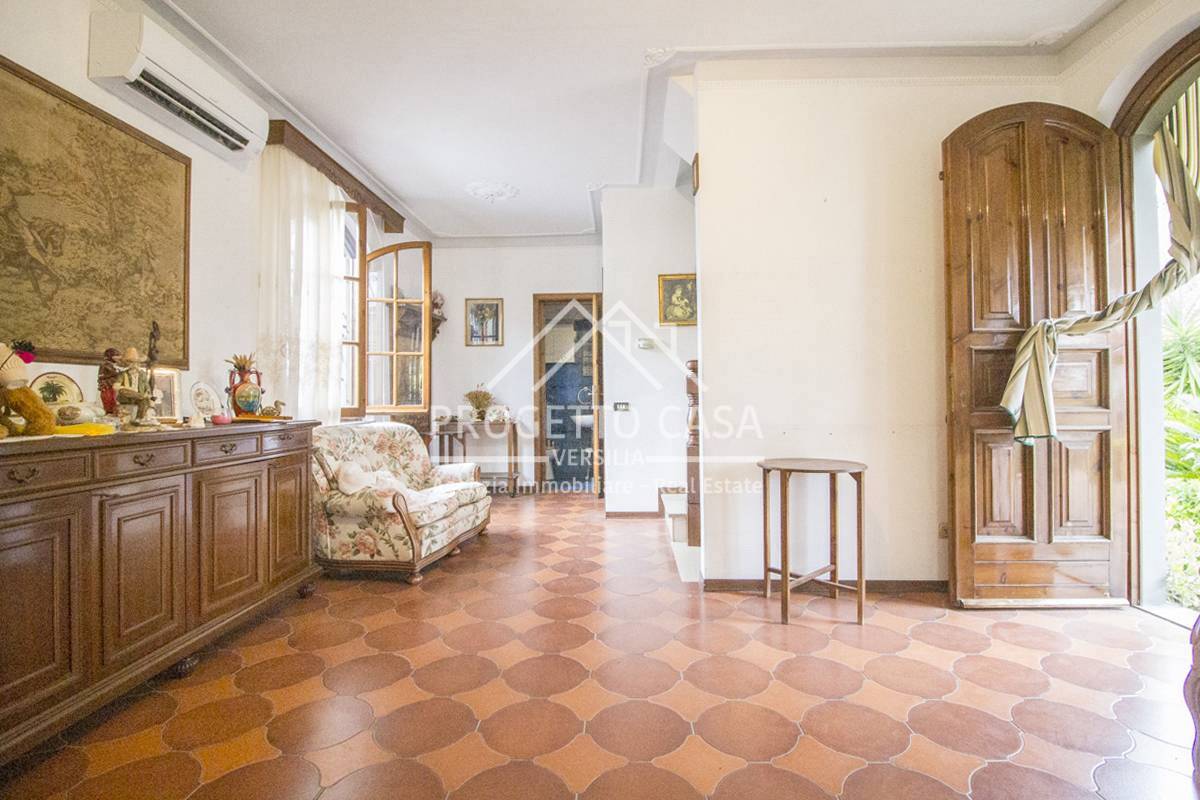 Casa / Villa in vendita a Viareggio, Torre del Lago Puccini