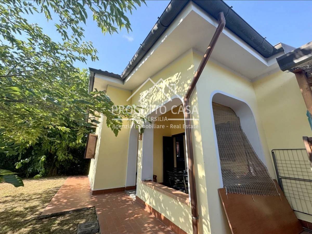 Casa / Villa in vendita a Viareggio, Torre del Lago Puccini