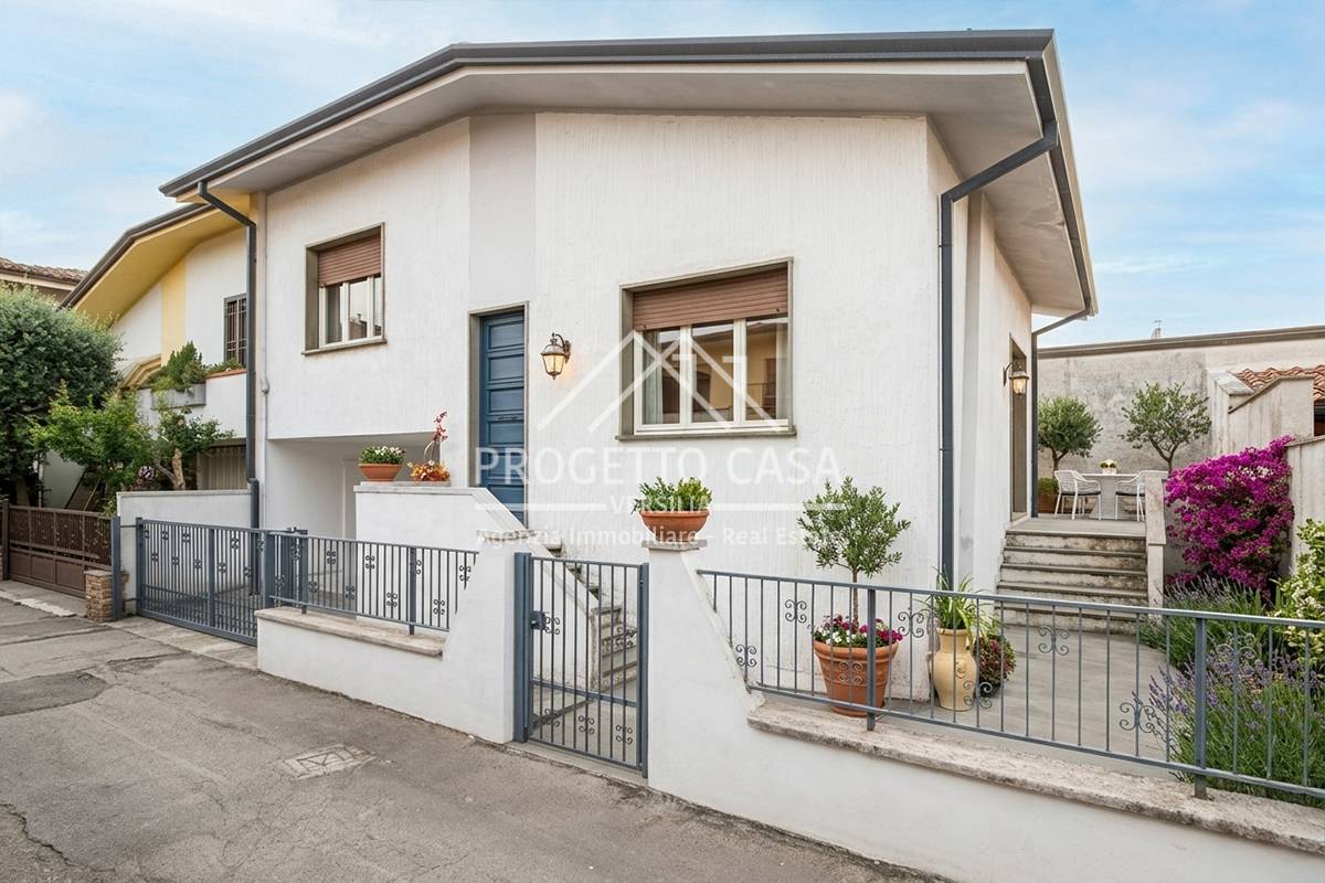 Casa / Villa in vendita a Viareggio, Torre del Lago Puccini