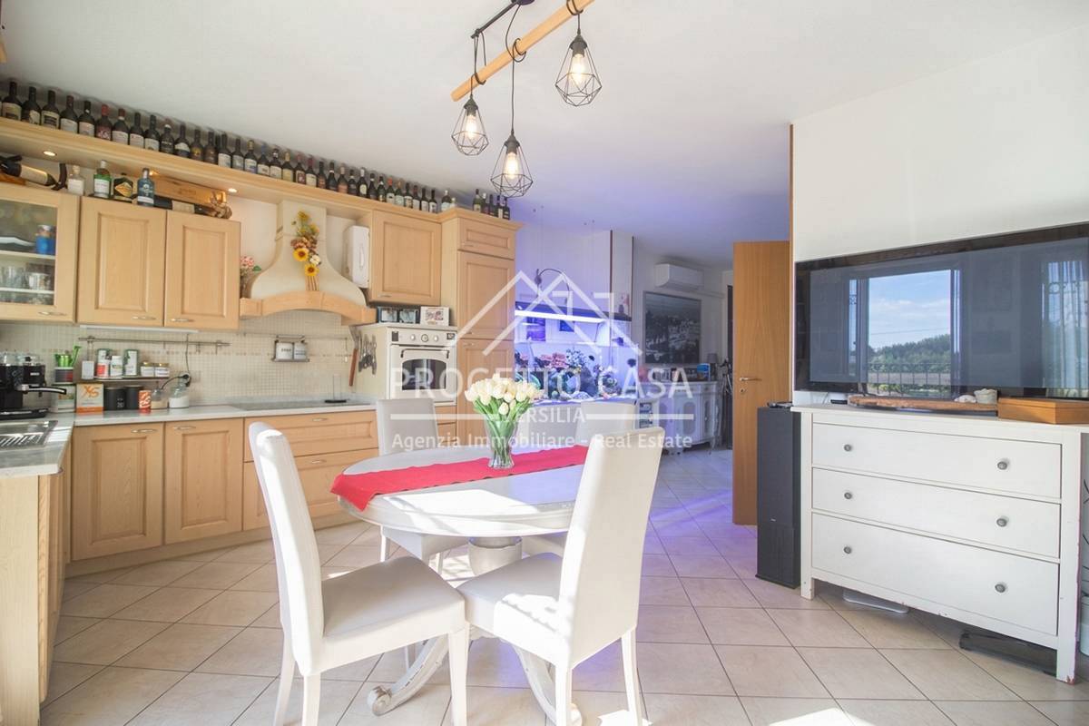 Casa / Villa in vendita a Viareggio, Torre del Lago Puccini