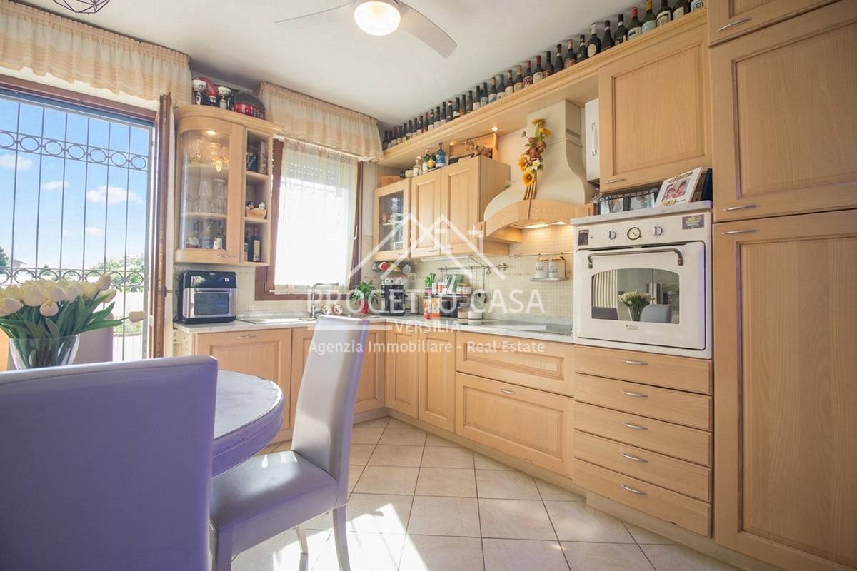 Casa / Villa in vendita a Viareggio, Torre del Lago Puccini