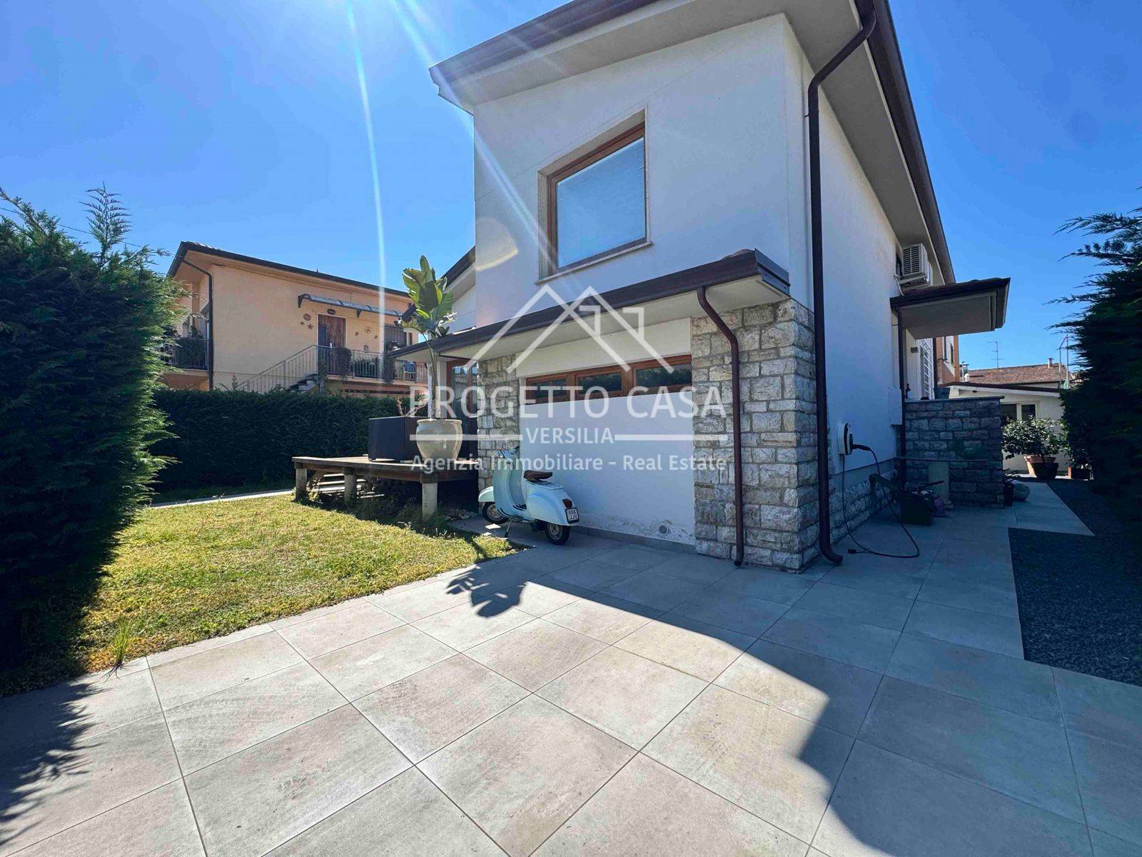 Casa / Villa in vendita a Camaiore, Lido di Camaiore