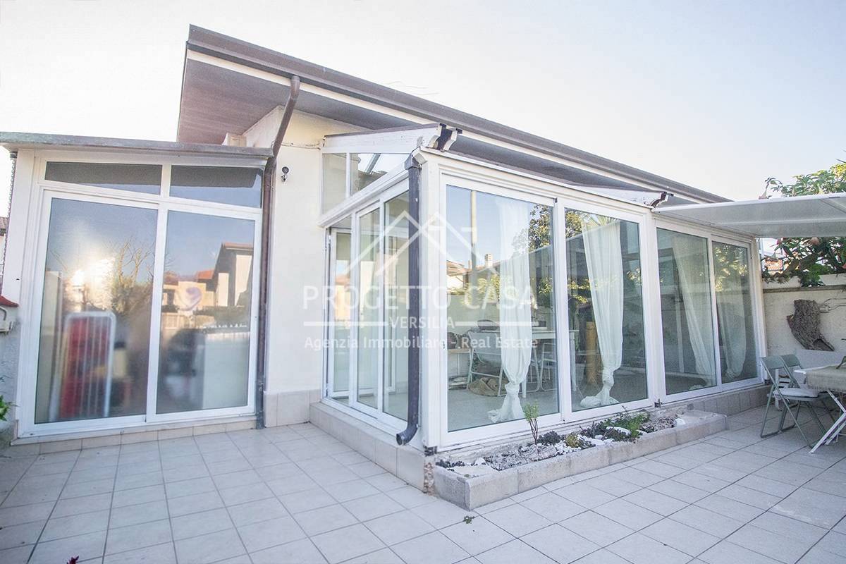 Casa / Villa in vendita a Viareggio, Torre del Lago Puccini