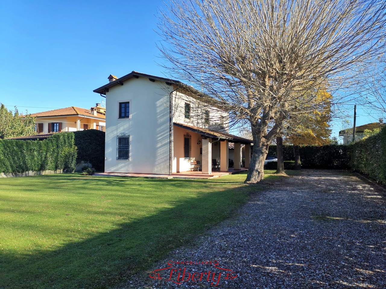 Villa in vendita a Viareggio