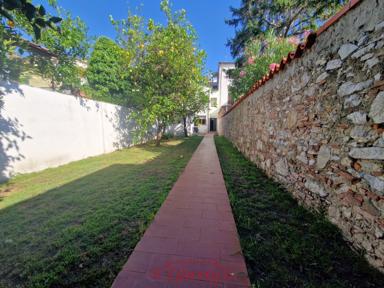 Villa con giardino a Viareggio