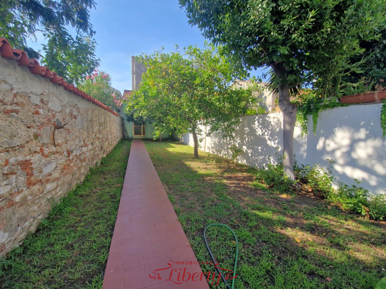 Villa con giardino a Viareggio
