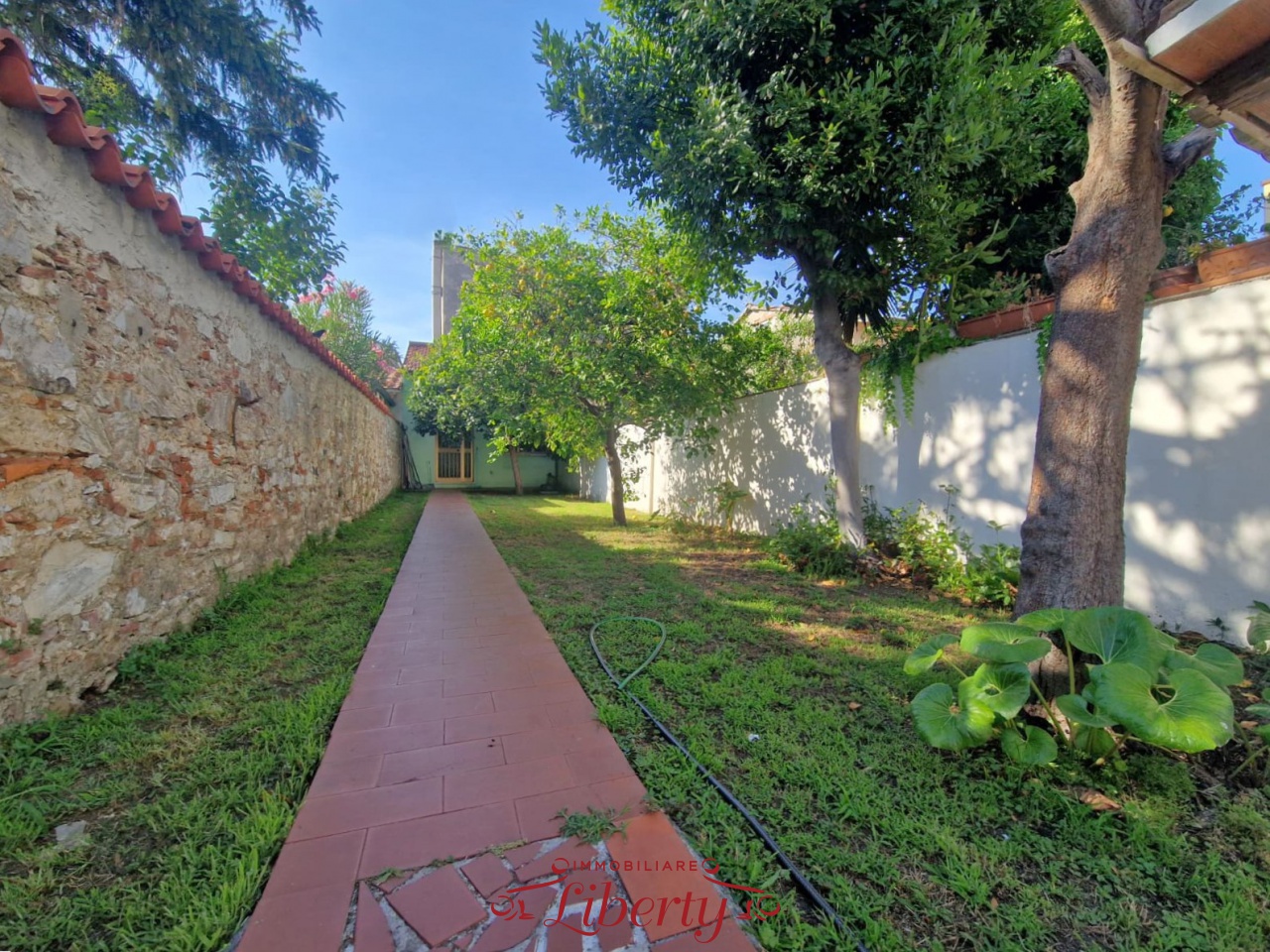 Villa con giardino a Viareggio