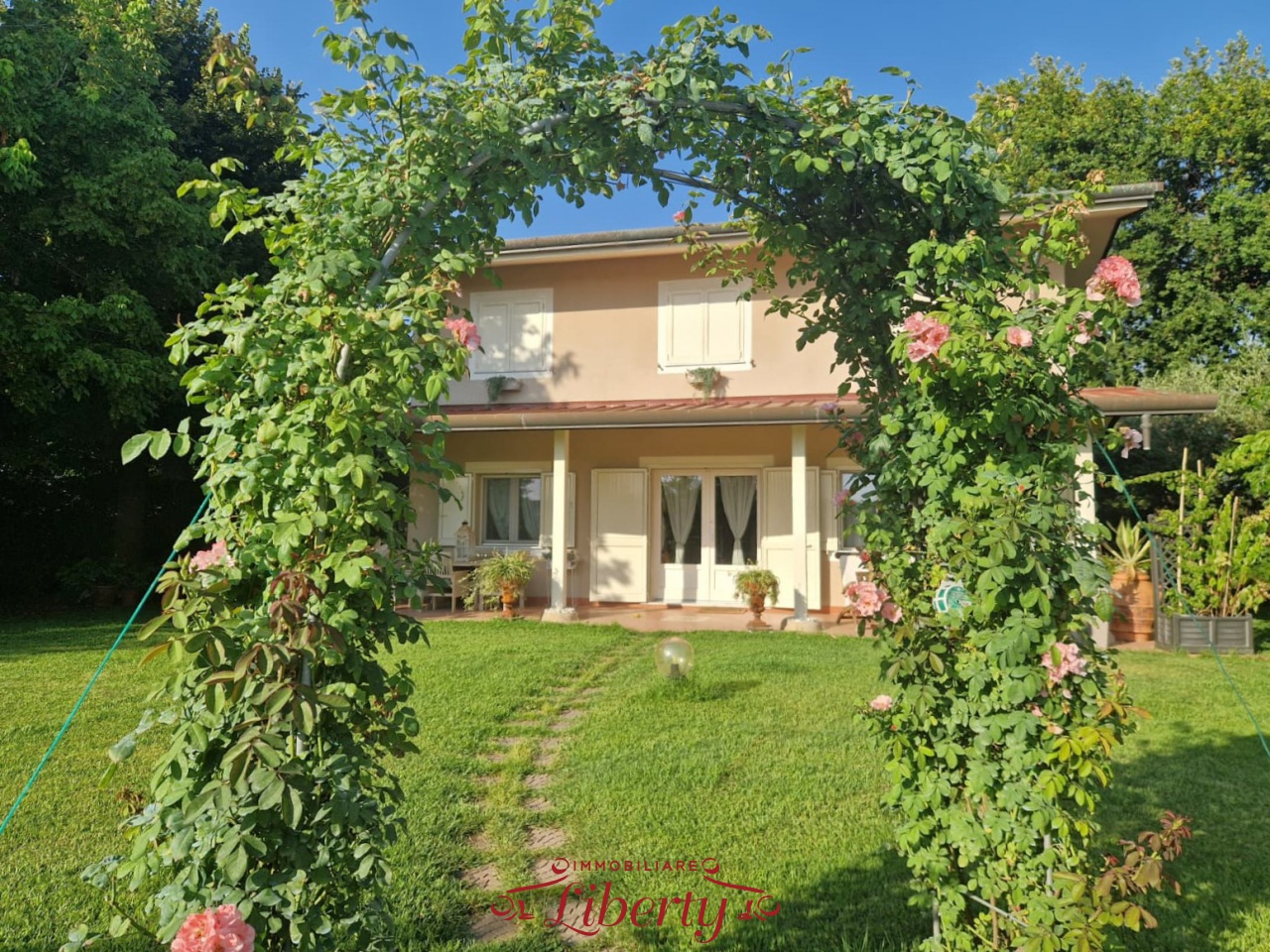 Villa in vendita a Viareggio