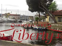 Trilocale arredato in affitto a Viareggio