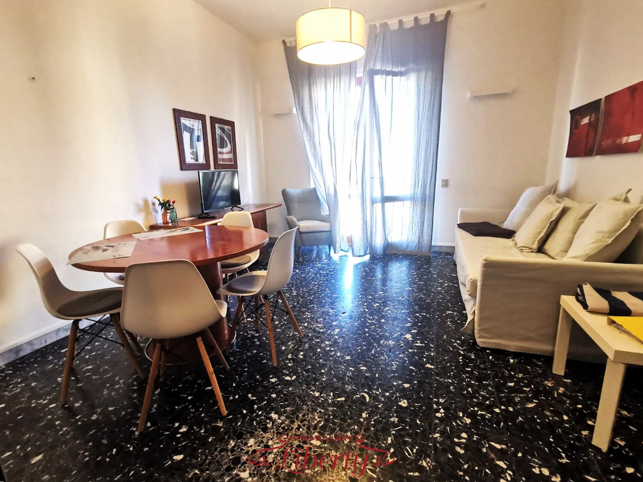 Trilocale arredato in affitto a Viareggio
