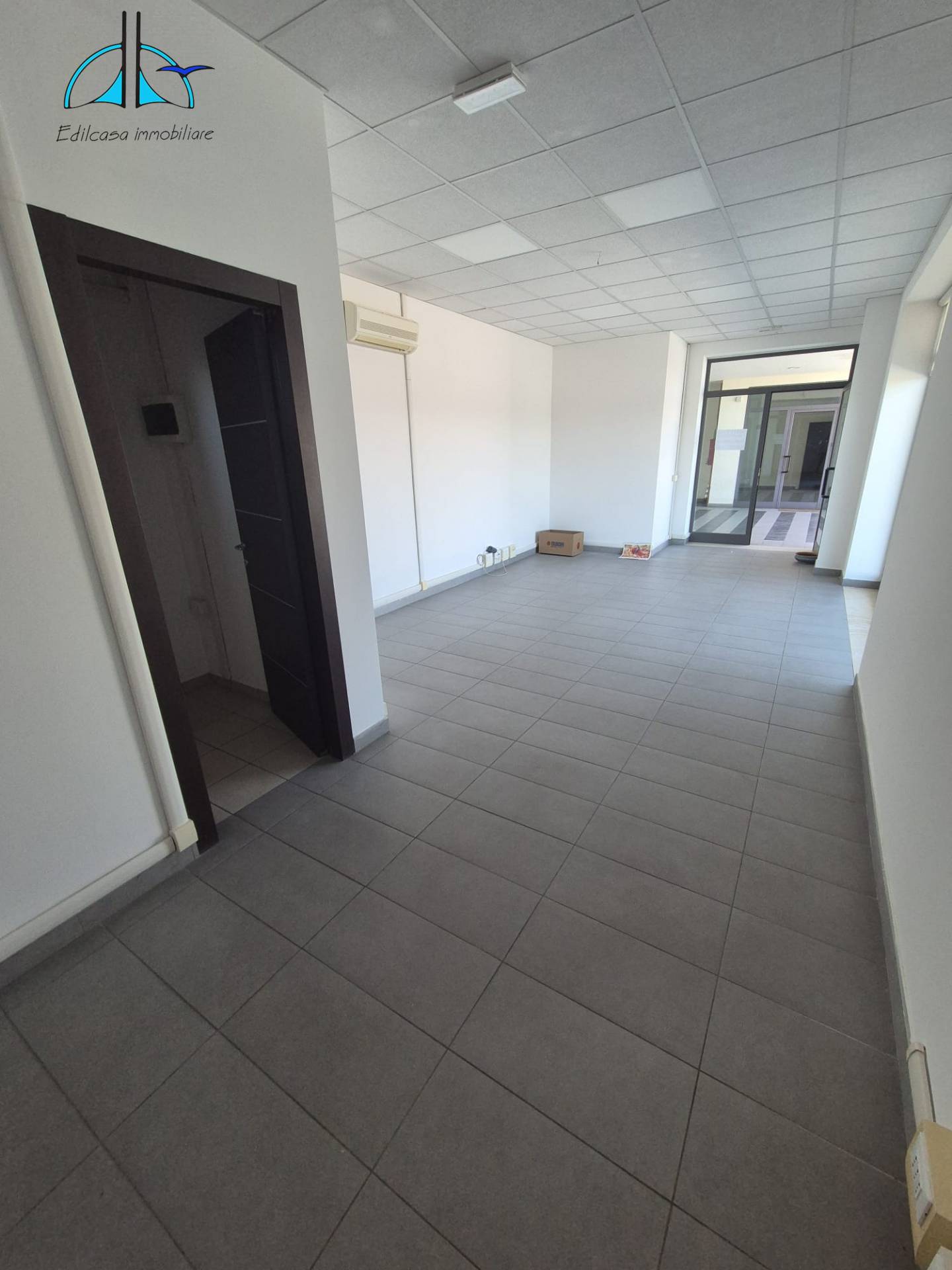 Locale commerciale in affitto a Fara in Sabina, Passo Corese