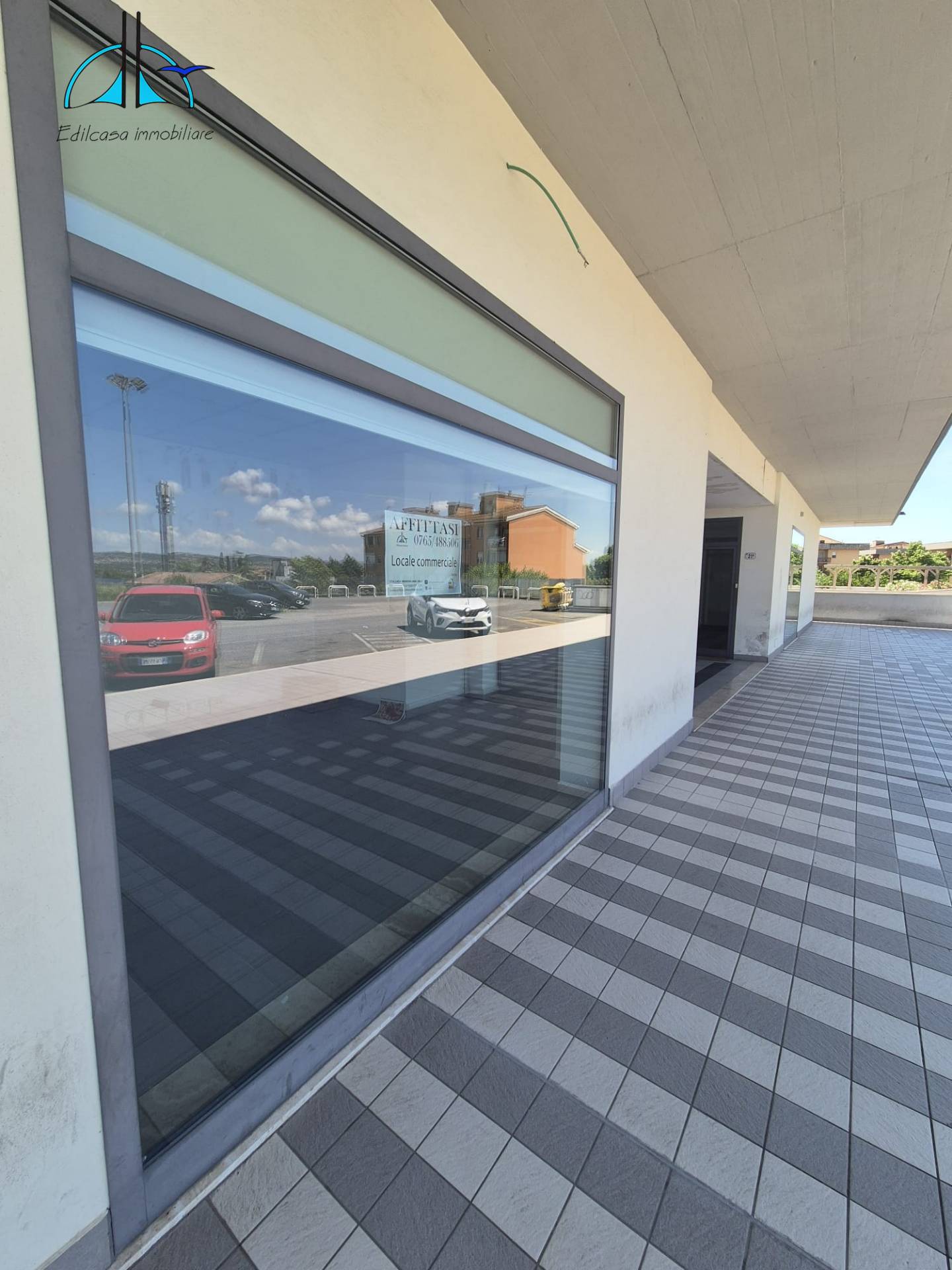 Locale commerciale in affitto a Fara in Sabina, Passo Corese