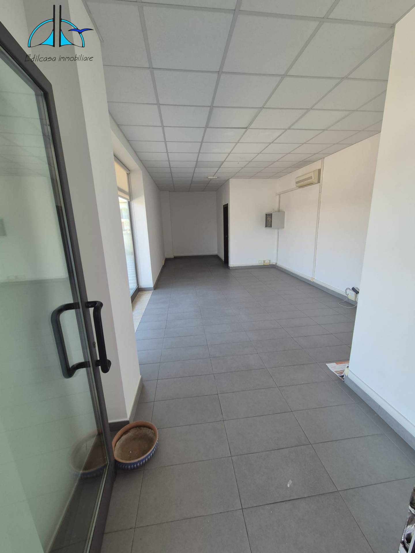 Locale commerciale in affitto a Fara in Sabina, Passo Corese