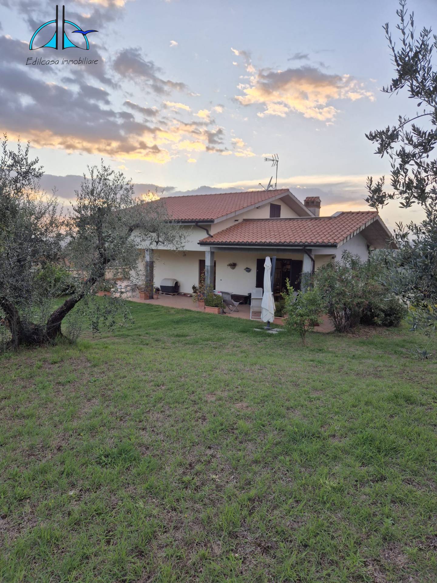 Villa in vendita a Fara in Sabina, Arci