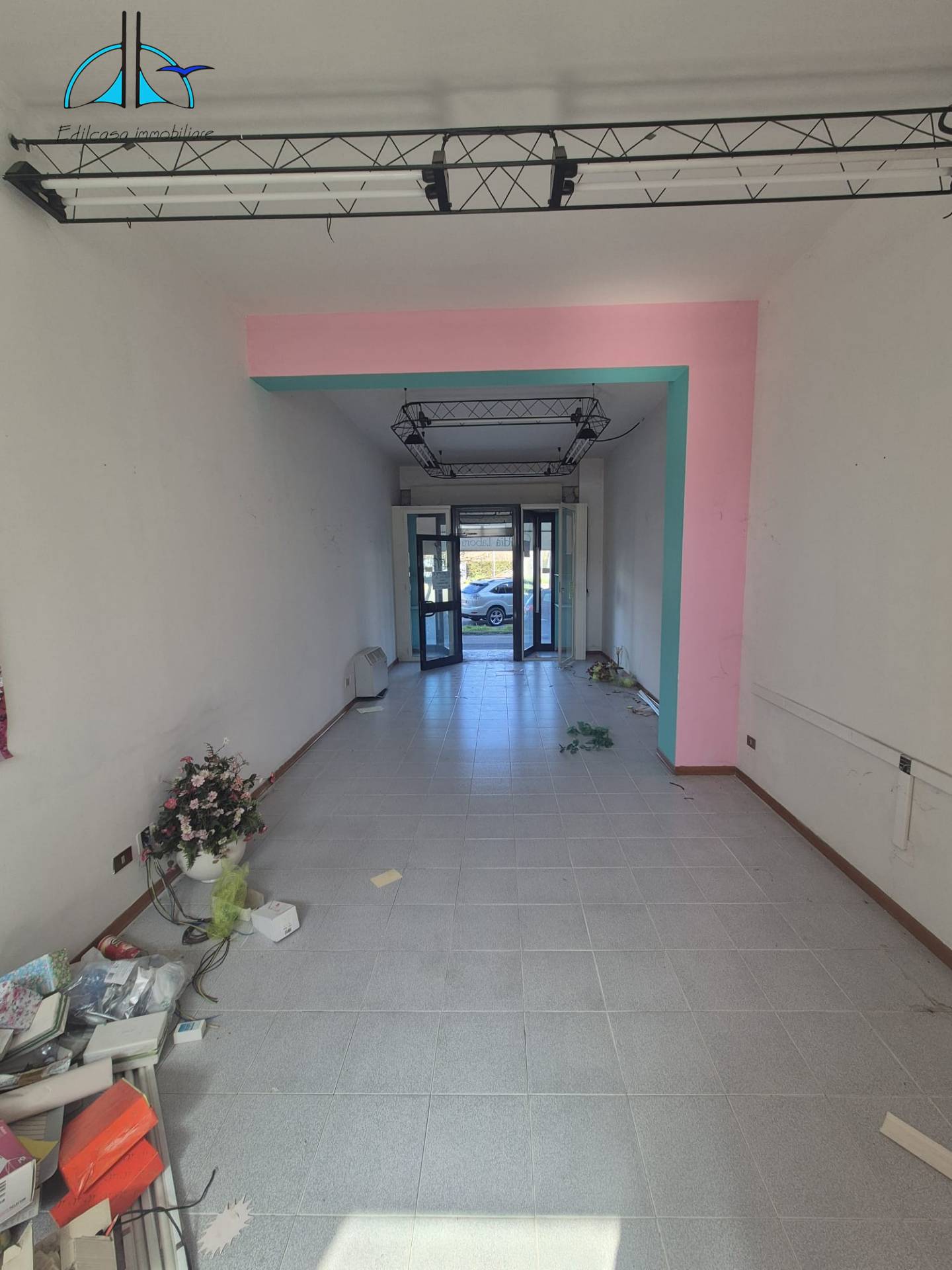 Locale commerciale in vendita a Rieti