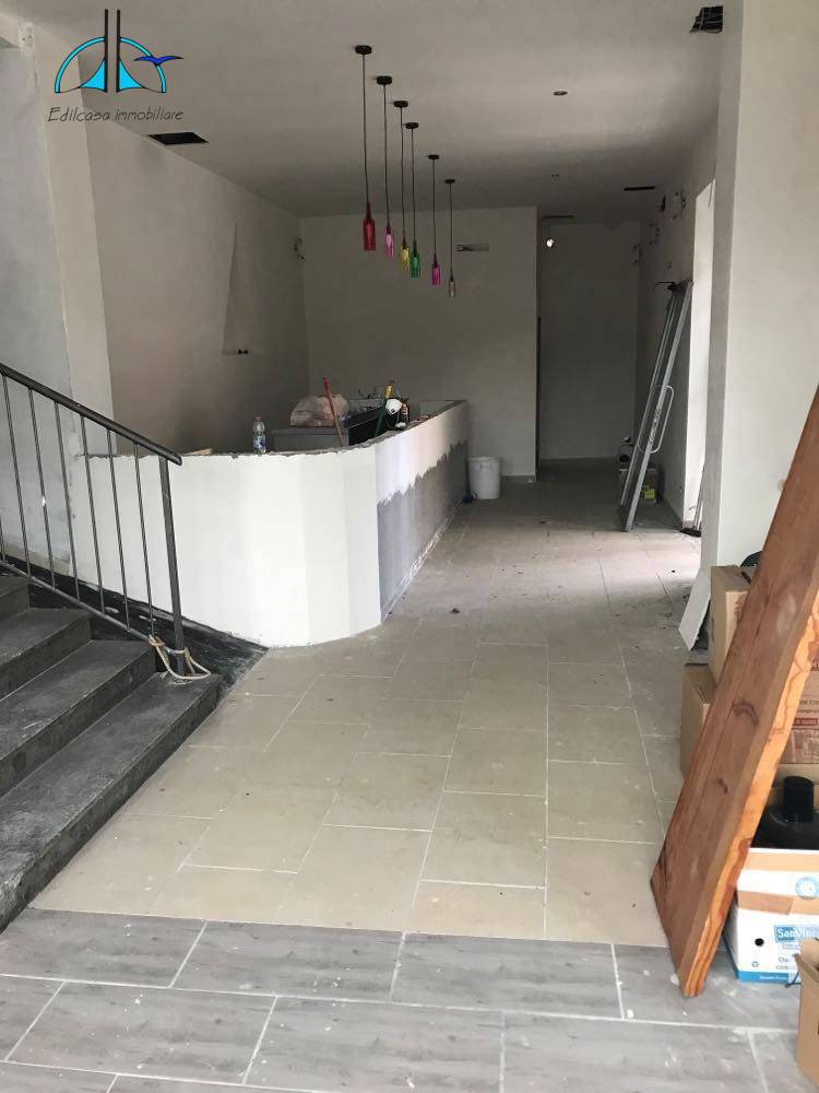 Locale commerciale in vendita a Fara in Sabina, Passo Corese