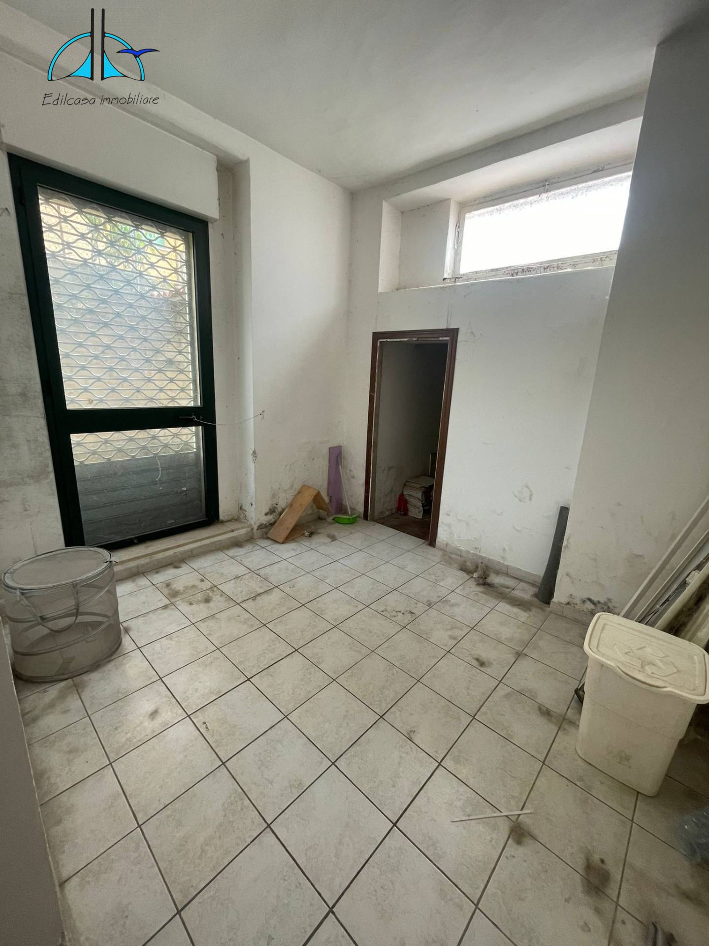 Locale commerciale in affitto a Fara in Sabina, Passo Corese