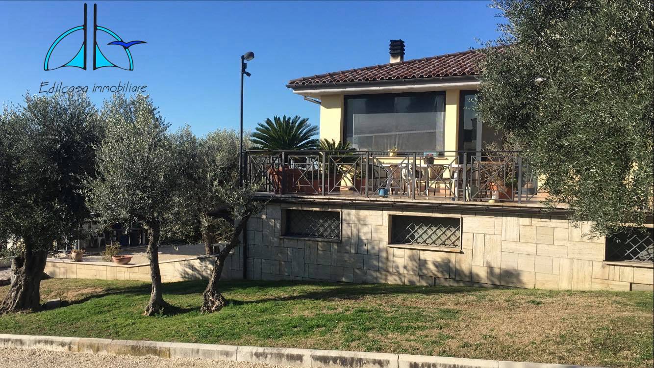 Villa in vendita a Fara in Sabina, Borgo Quinzio