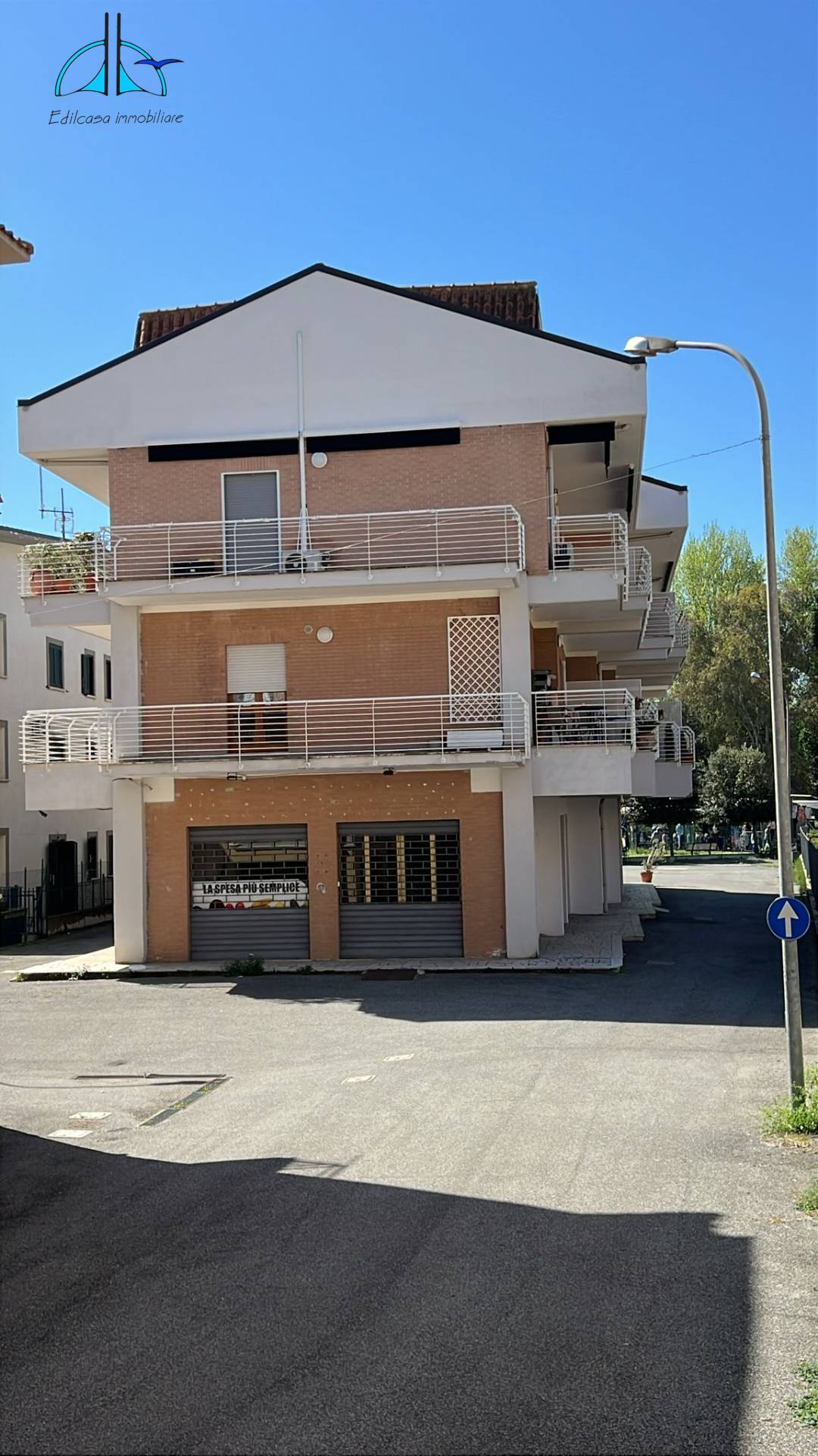 Locale commerciale in affitto a Fara in Sabina, Passo Corese