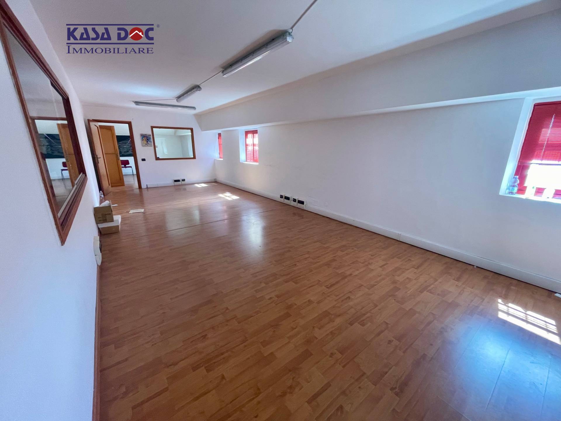 Locale Commerciale in vendita a Catanzaro, Via Lucrezia Della Valle