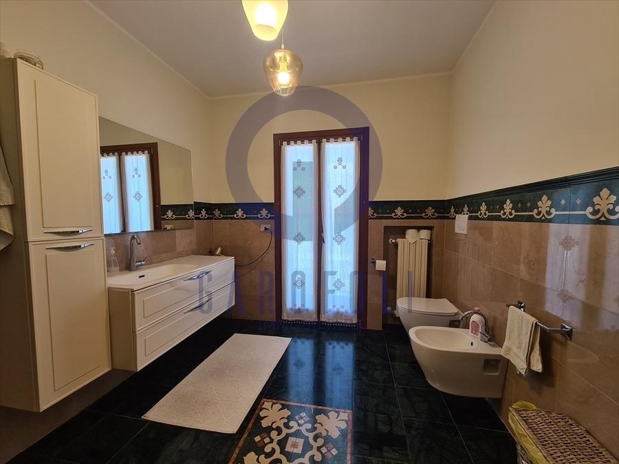 Villa con giardino in via bovio, Bisceglie