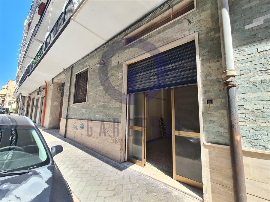 Locale commerciale in affitto in via carlo de trizio 19, Bisceglie