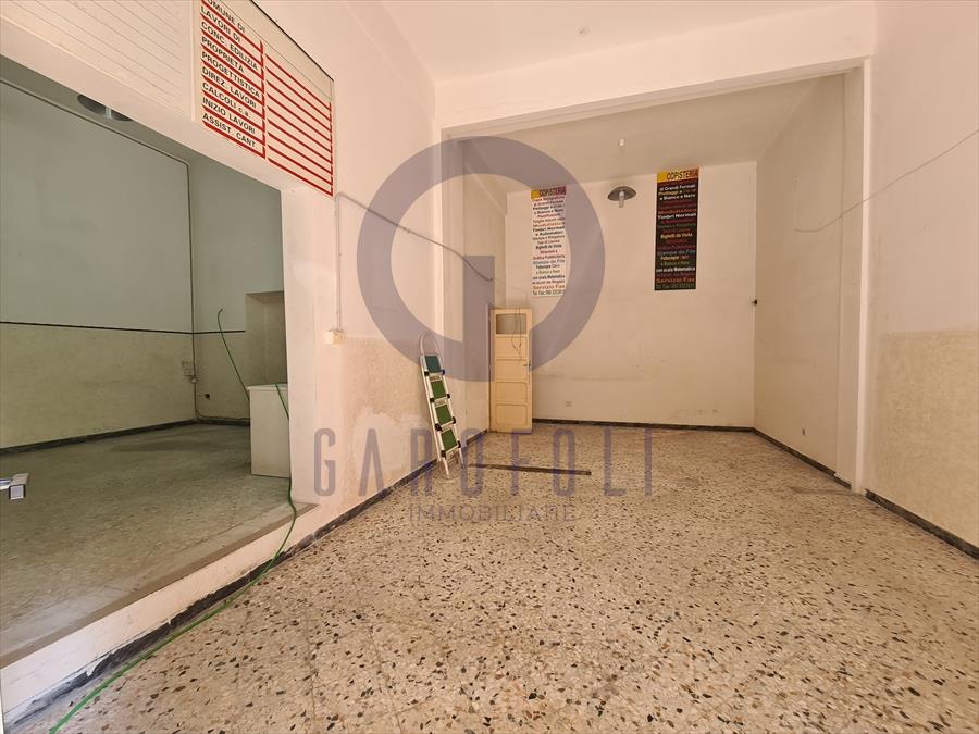 Locale commerciale in affitto in via carlo de trizio 19, Bisceglie