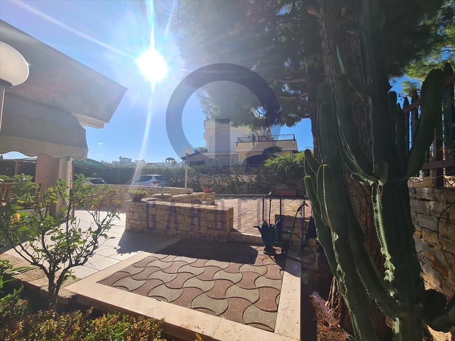 Villa con giardino in via luigi di molfetta 159, Bisceglie