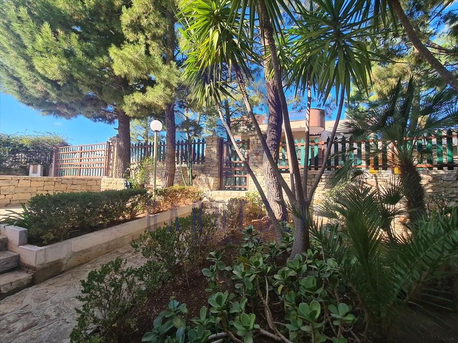 Villa con giardino in via luigi di molfetta 159, Bisceglie