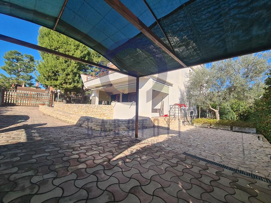 Villa con giardino in via luigi di molfetta 159, Bisceglie