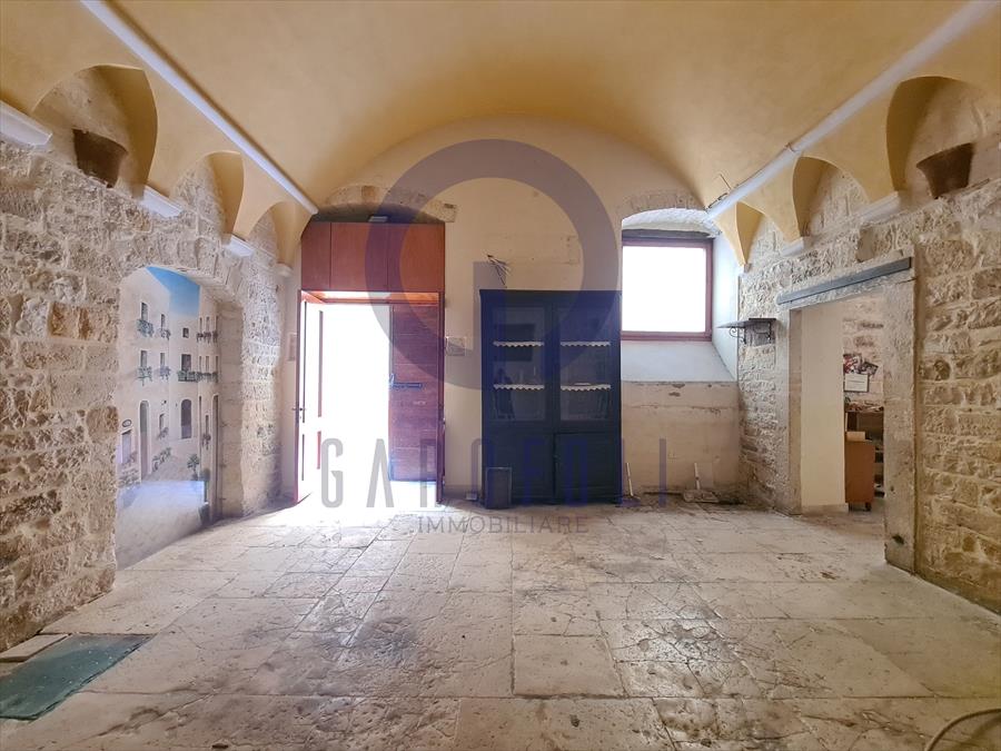Locale commerciale in affitto in via giulio frisari 24, Bisceglie