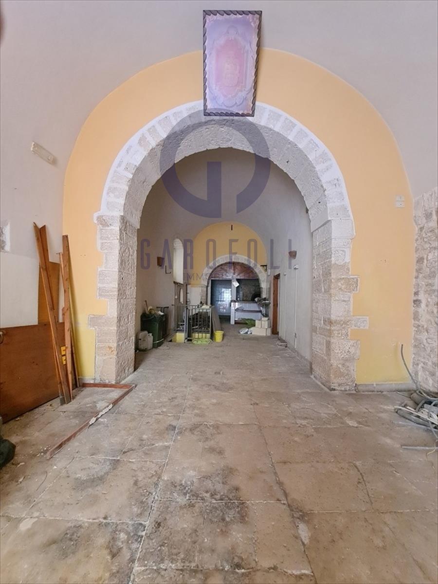Locale commerciale in affitto in via giulio frisari 24, Bisceglie