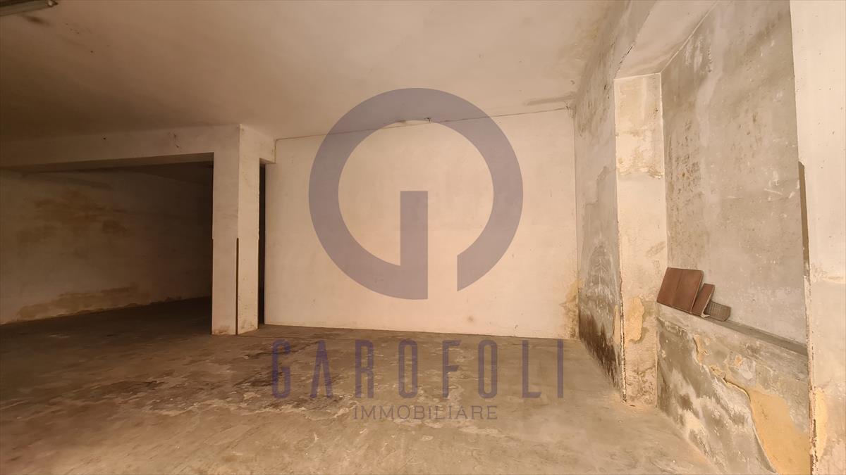 Magazzino da ristrutturare in via francesco veneziani 1, Bisceglie
