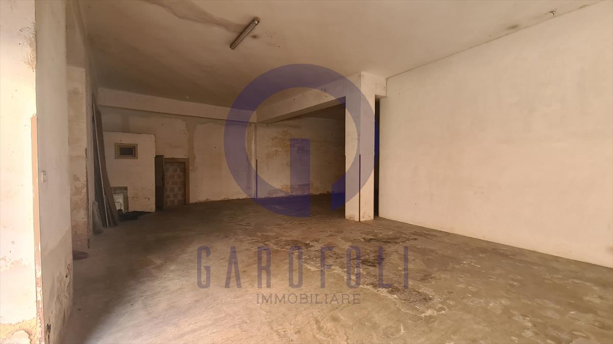 Magazzino da ristrutturare in via francesco veneziani 1, Bisceglie