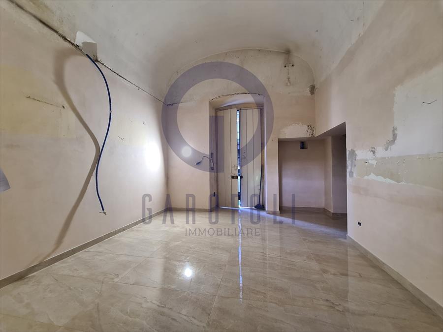 Locale commerciale in affitto in via xxiv maggio, Bisceglie