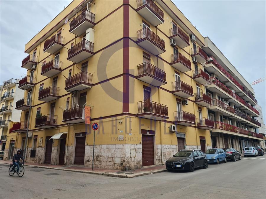 Locale commerciale in affitto in via giovanni bovio, Bisceglie